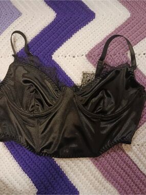 Forever 21 Small Satin Lace-Trim Bralette